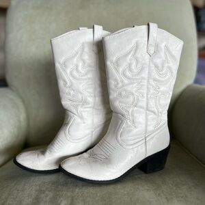 Charles Albert Woman’s Embroidered Western Vegan Leather Cowgirl White Boots